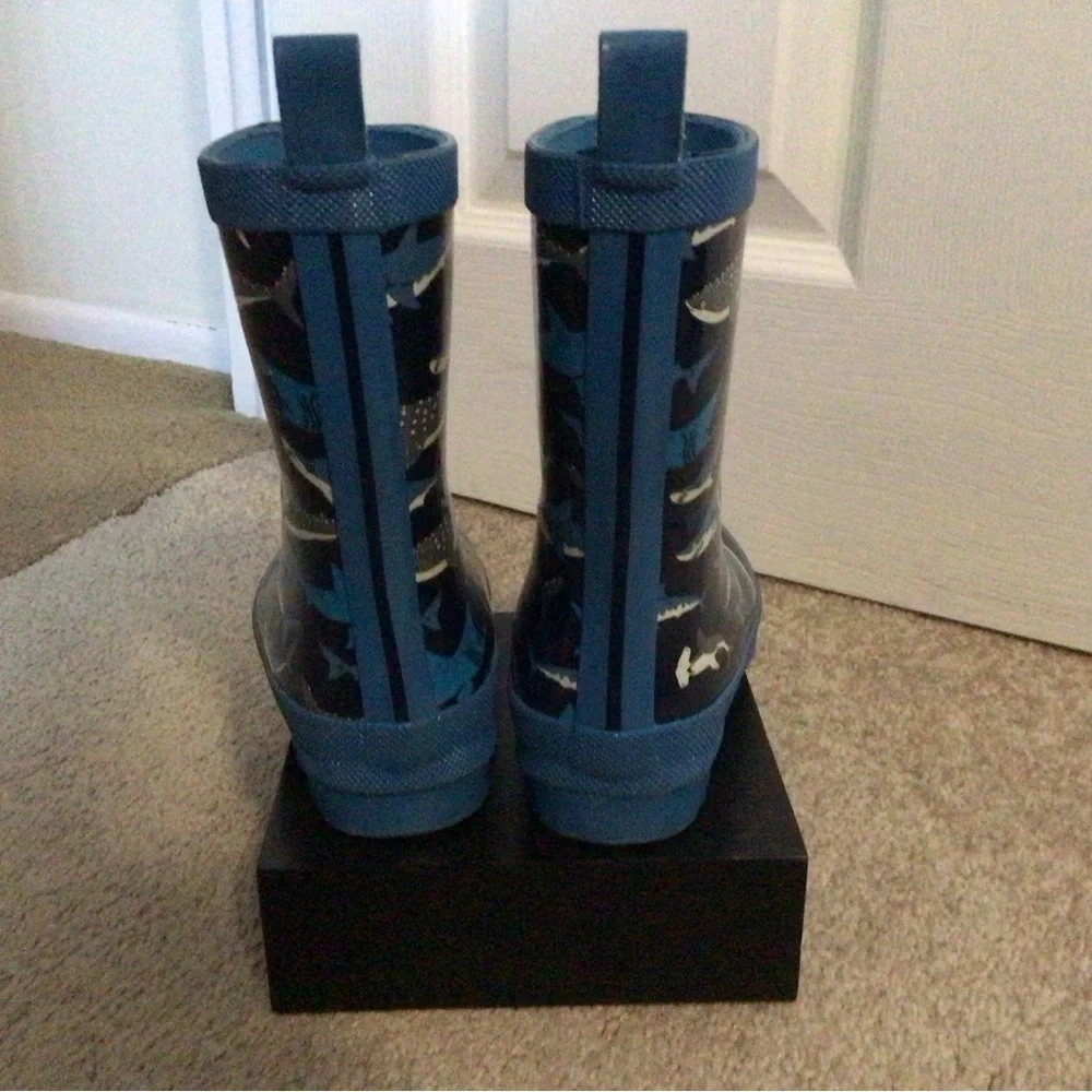 HATLEY SHARK FRENZY RAIN BOOTS- TODDLER BOYS SIZE 9 - Picture 4 of 5